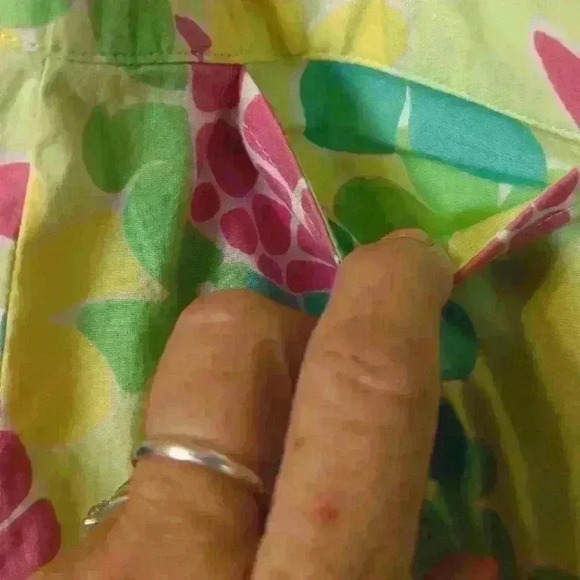 Lilly Pulitzer Pineapple Print Pants. Size 6. Excellent pre-loved condition. - Picture 3 of 7